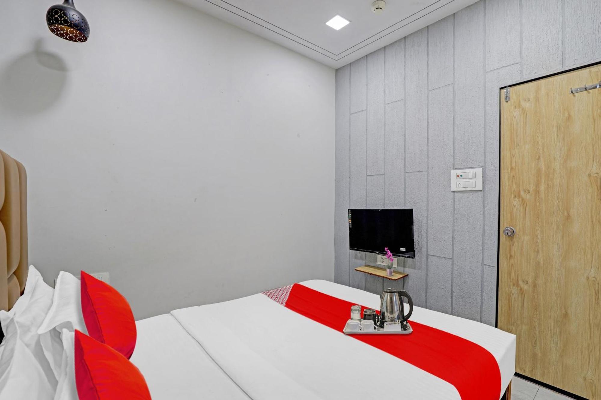 Hotel O Royal Orbit 苏拉特 外观 照片