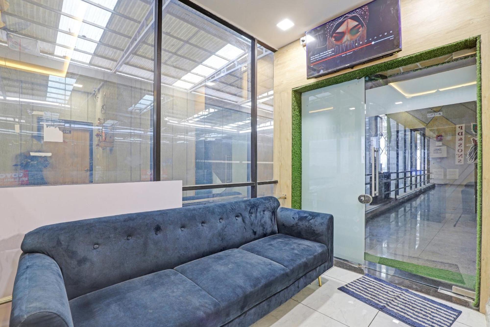 Hotel O Royal Orbit 苏拉特 外观 照片